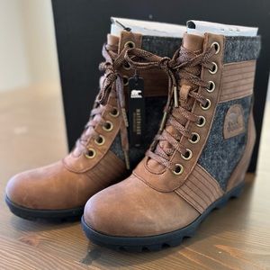 Sorel Lexie Wedge Boots (Tobacco) - Sz 7.5